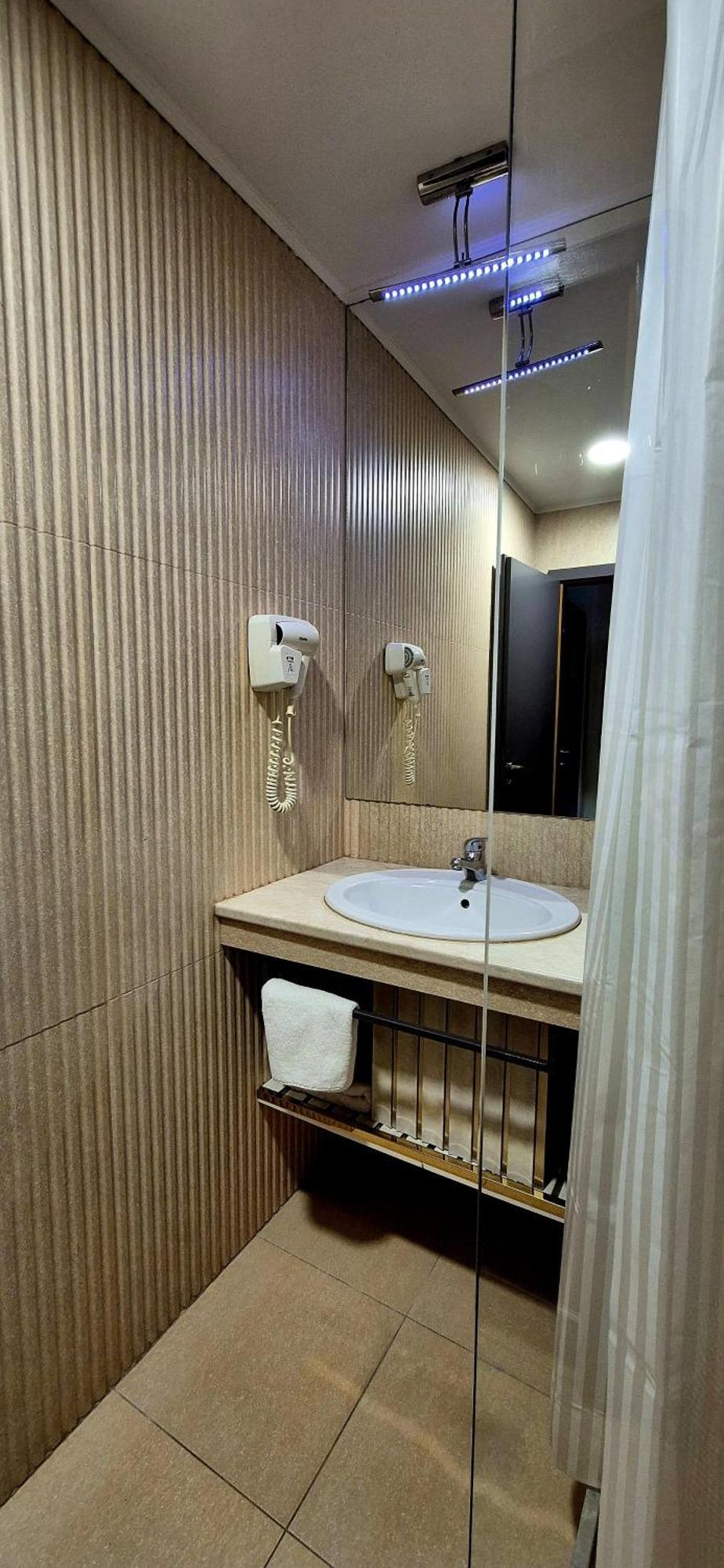 Hostel Orhideea 布泽乌 外观 照片