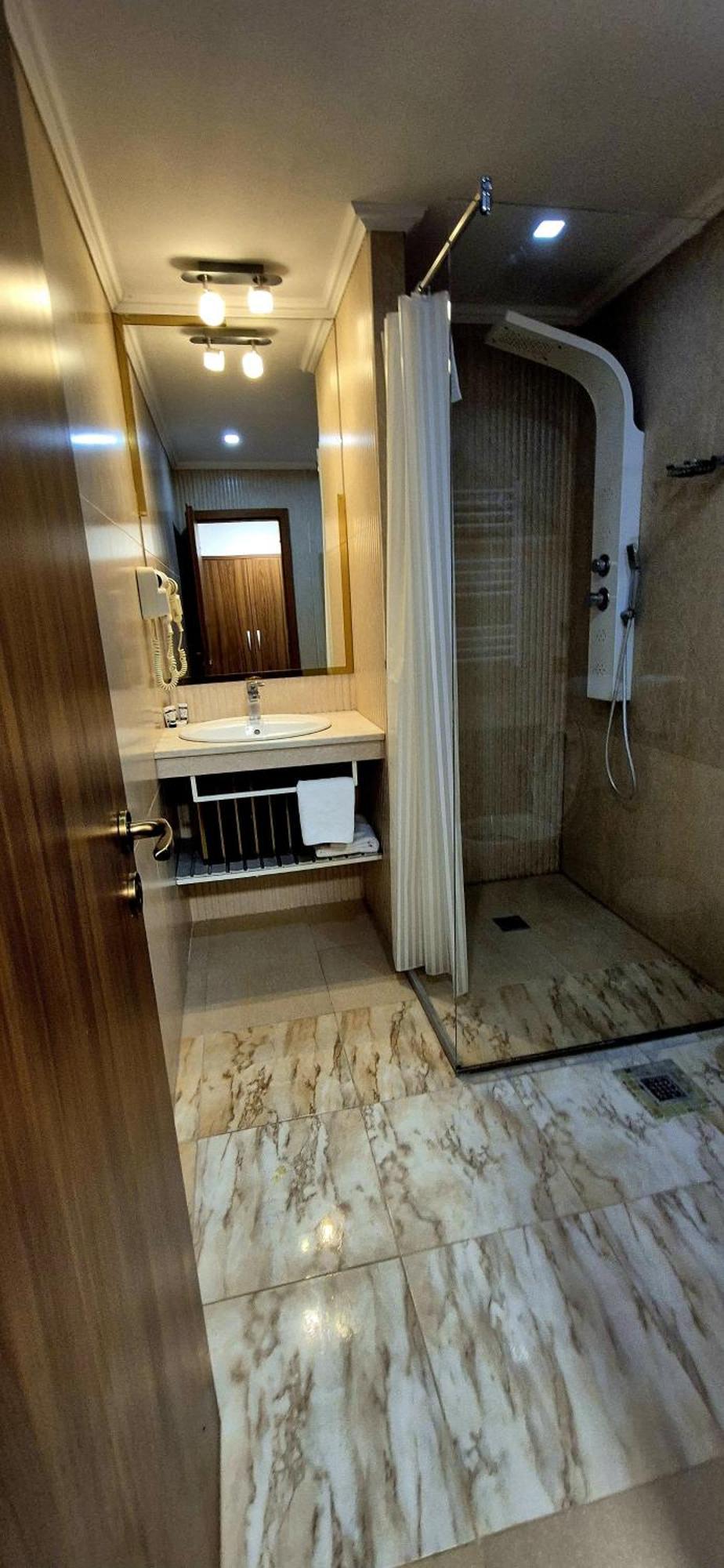 Hostel Orhideea 布泽乌 外观 照片