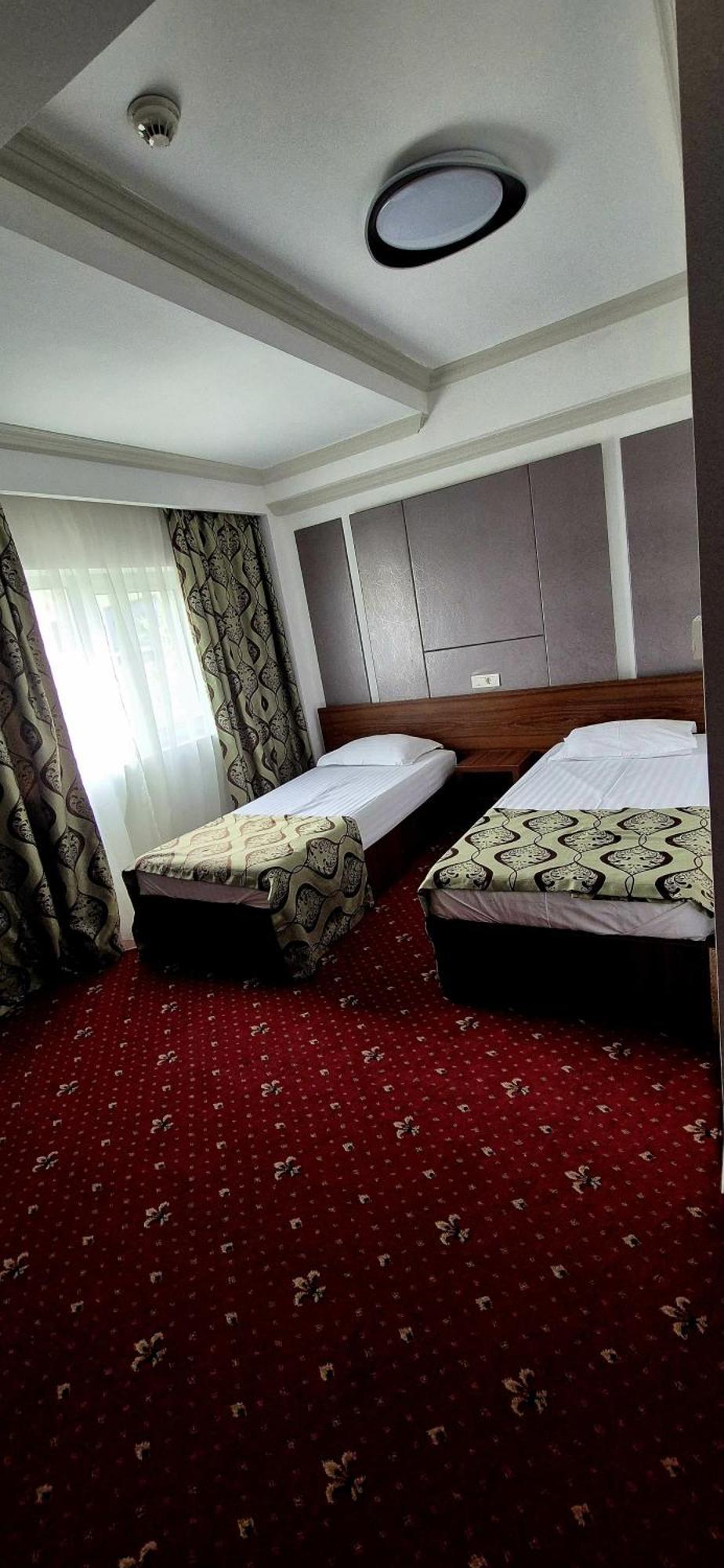 Hostel Orhideea 布泽乌 外观 照片