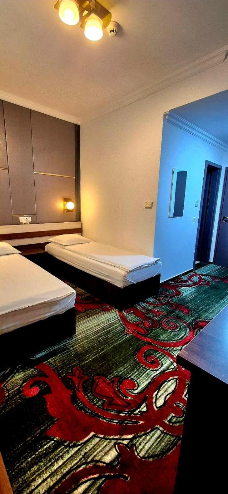 Hostel Orhideea 布泽乌 外观 照片