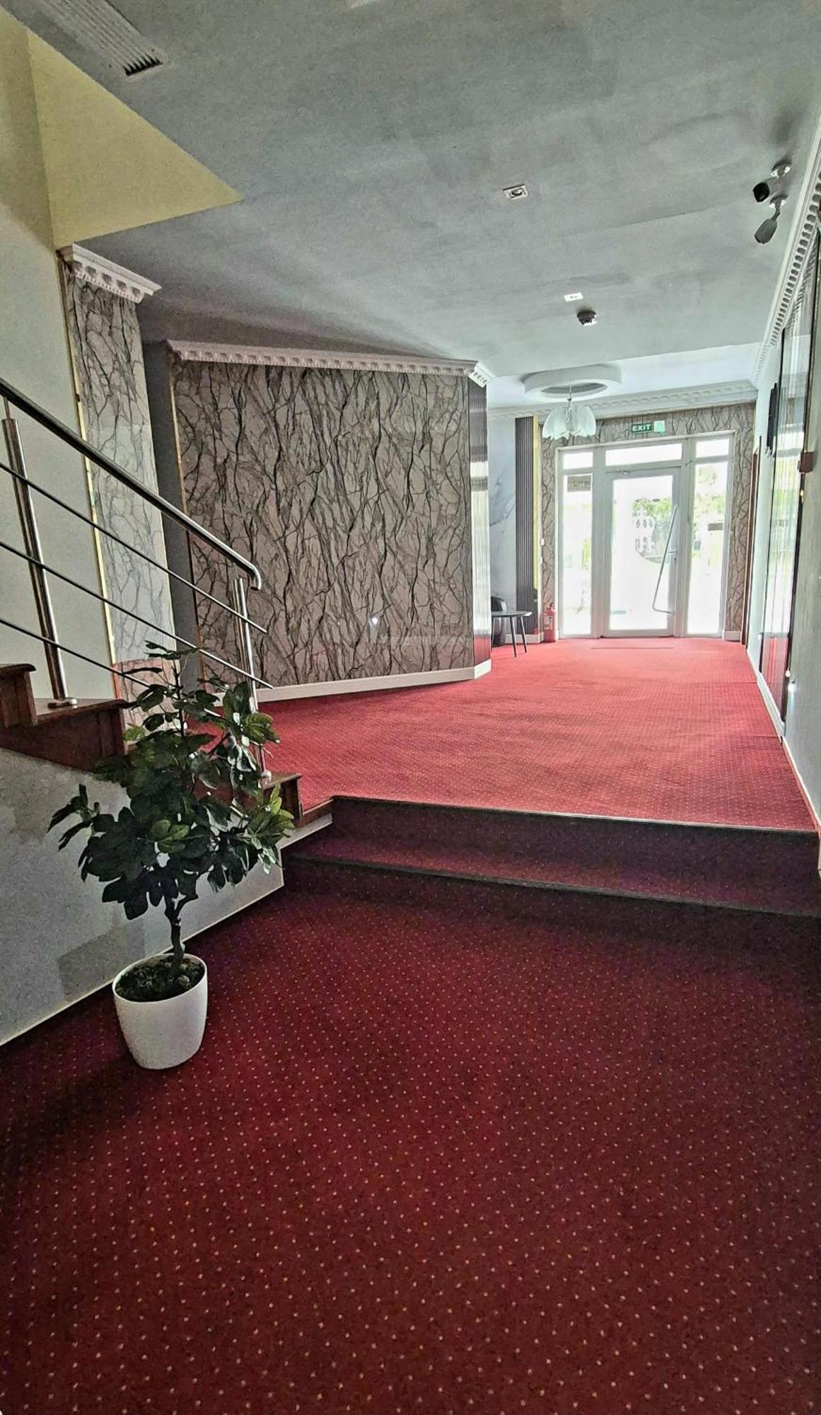 Hostel Orhideea 布泽乌 外观 照片