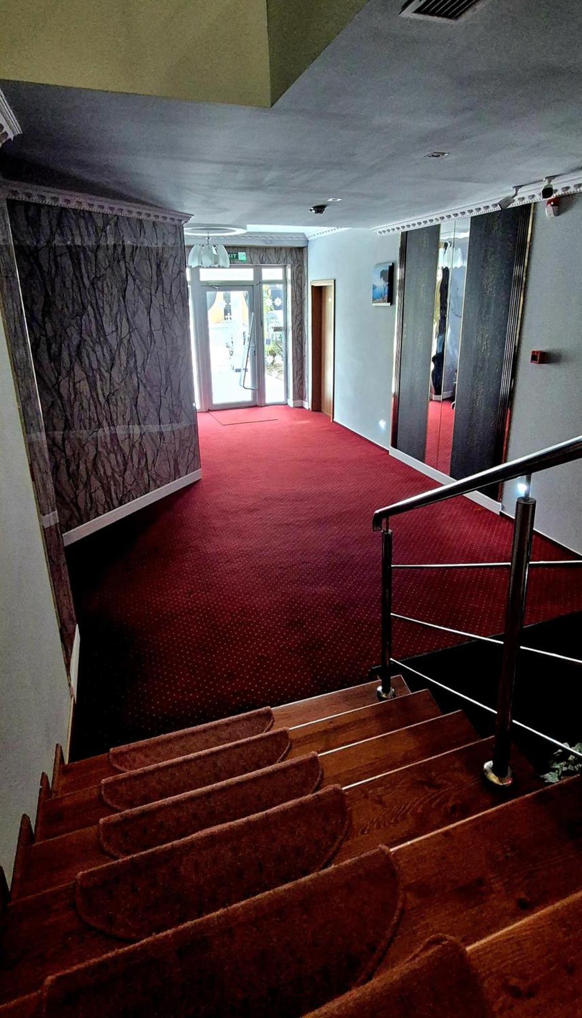 Hostel Orhideea 布泽乌 外观 照片